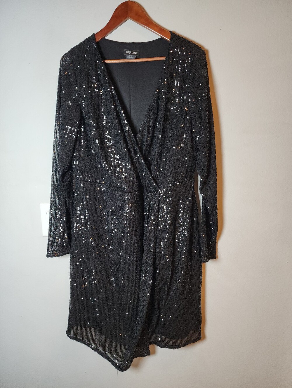 City Chic Black Sequin Dress Long Sleeve Surplice Faux Wrap Stretch Sz 16 XL 1X